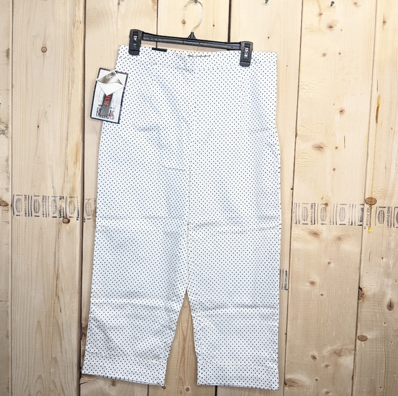 bill blass Pants - Vintage Bill Blass Polka Dot Capris. Size 10. NWT.